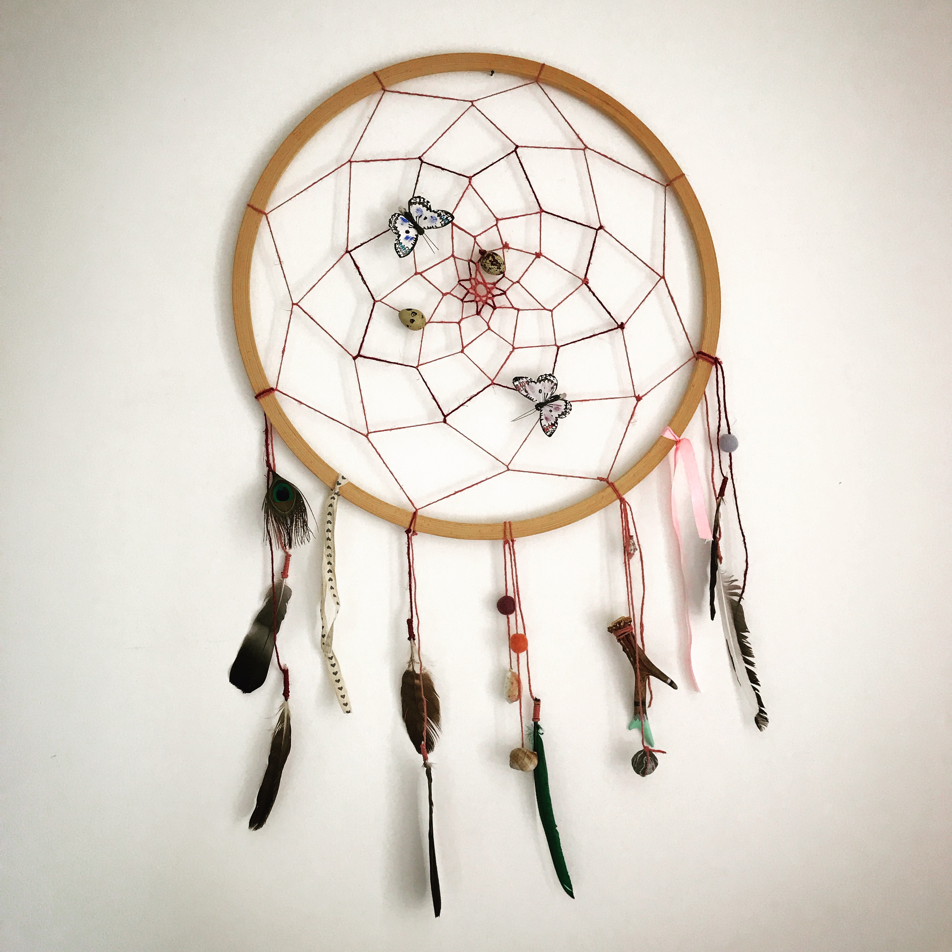 Attrape-rêve, mlam, noiram, création organique, plumes, oeufs de caille, papillons